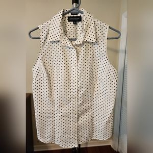 Jones New York Sleeveless Wrinkle Resistant Button Down Shirt MPetite